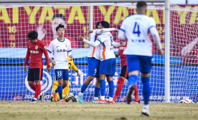 开云app-【中超】谭龙头槌马德鲁加破门 泰山客场2比1胜亚泰