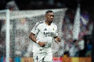 好聚好散！马卡：阿拉巴想以主力的身份离开皇马，正努力摆脱伤病